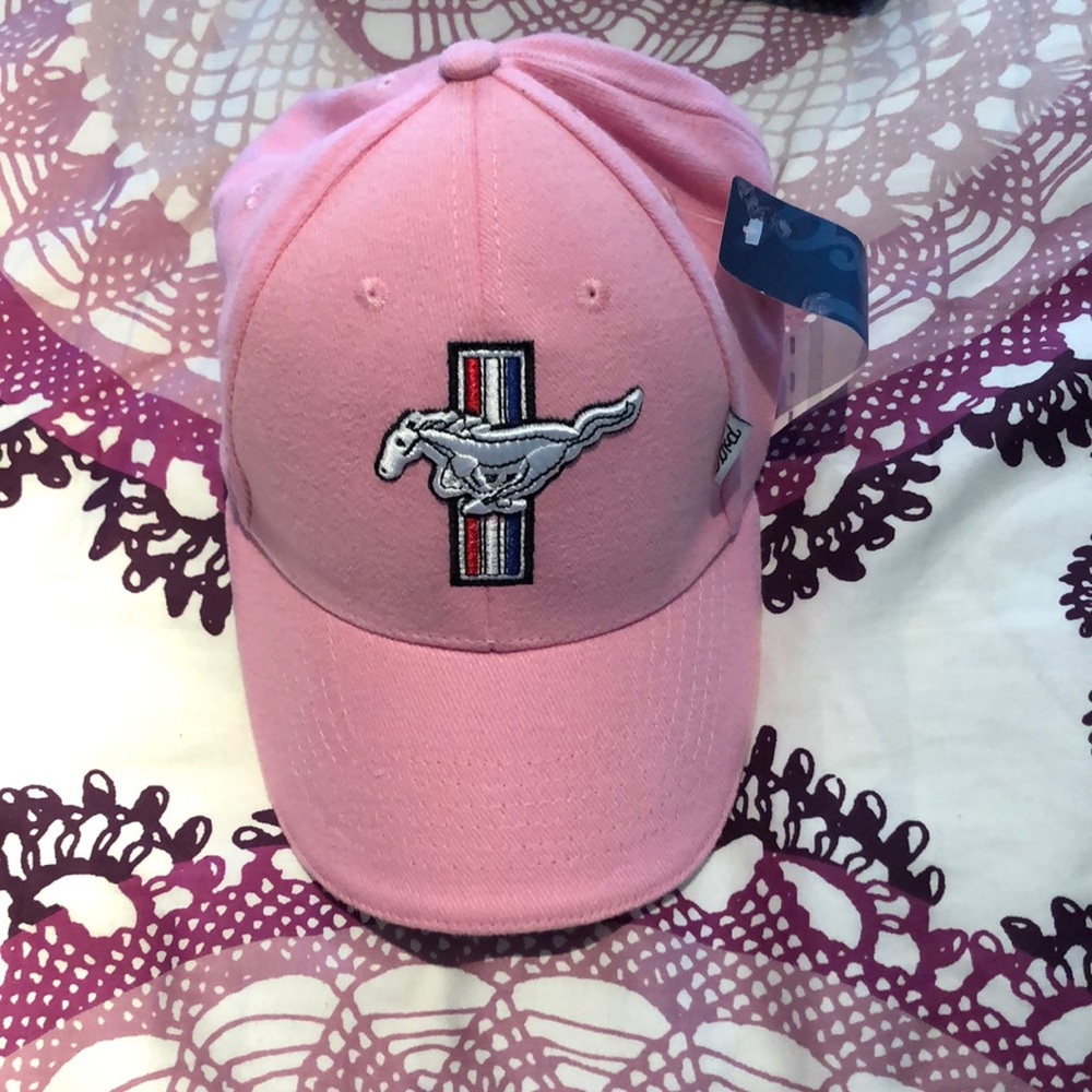 Women’s pink mustang logo baseball cap
